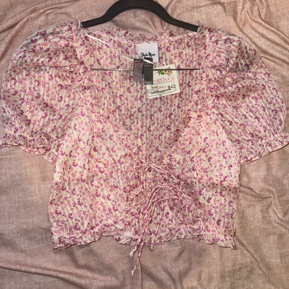 NEVER WORN Sky to moon / Cattivo  Pink Floral Blouse with Ruffle Details